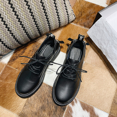 Καθημερινά γυναικεία παπούτσια από οικολογικό δέρμα με  κορδόνια και επιγραφή