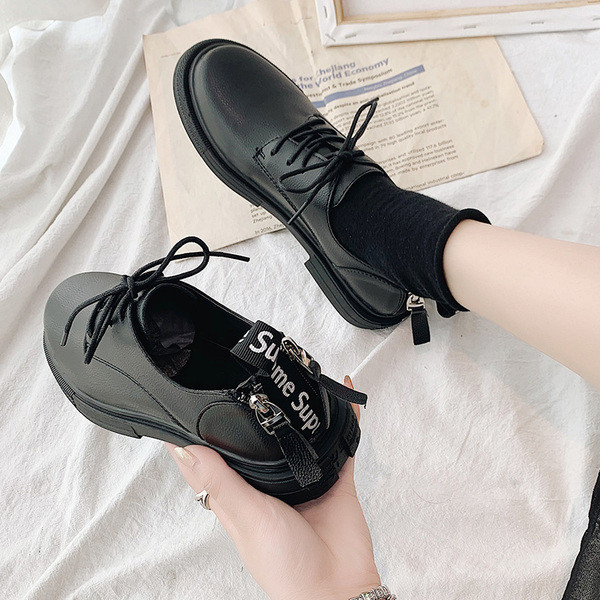 Καθημερινά γυναικεία παπούτσια από οικολογικό δέρμα με  κορδόνια και επιγραφή