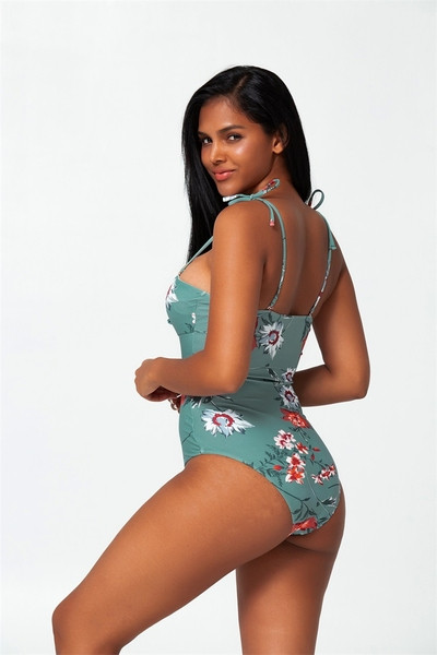 Moderns peldkostīms ar plānām lencēm un ziedu rakstu