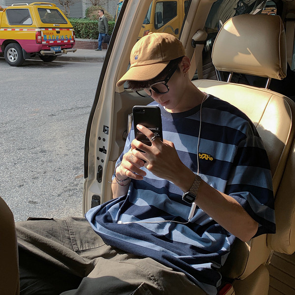 Φαρδιά ανδρική μπλούζα με φαρδιά μανίκια