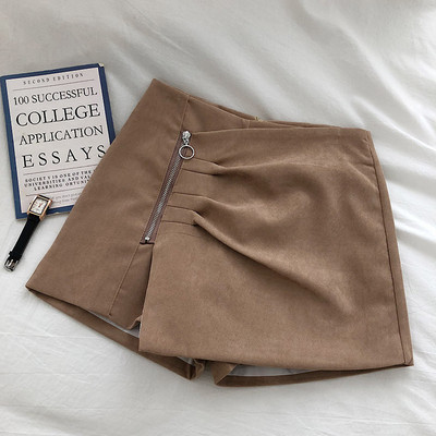 Σύντομα γυναικεία παντελόνια με φερμουάρ και ψηλή μέση