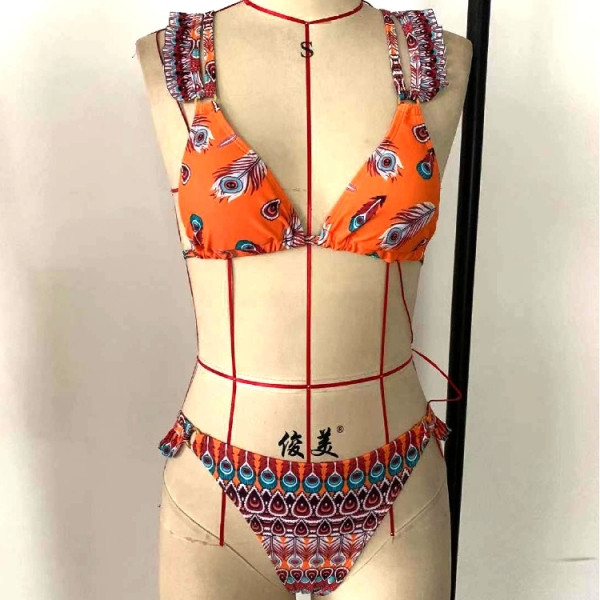 Γυναικείο μαγιό με τριγωνικό επάνω μέρος και έγχρωμο τύπωμα