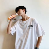 Laia mudeli meeste T-särk kirjaga ja lühikeste varrukatega