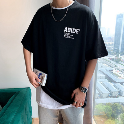 Laia mudeli meeste T-särk kirjaga ja lühikeste varrukatega