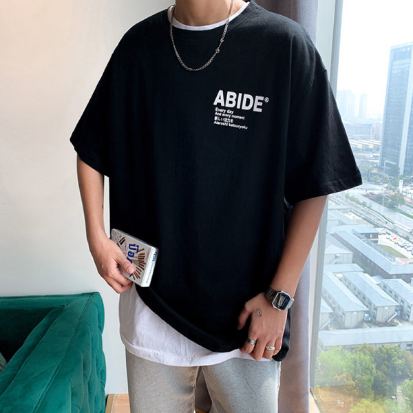 Laia mudeli meeste T-särk kirjaga ja lühikeste varrukatega