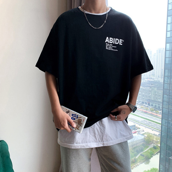 Laia mudeli meeste T-särk kirjaga ja lühikeste varrukatega