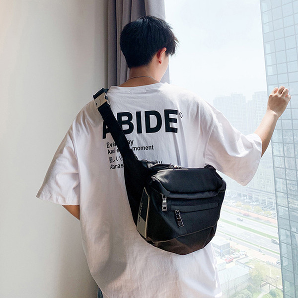 Laia mudeli meeste T-särk kirjaga ja lühikeste varrukatega