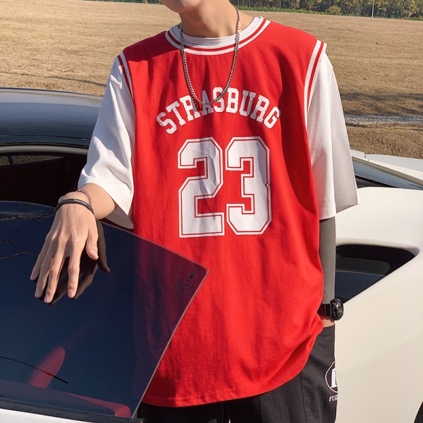 Vīriešu t-krekls - plats modelis ar uzrakstu un īsām piedurknēm