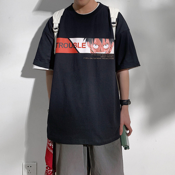 Vīriešu t-krekls ar aplikāciju un īsām piedurknēm - plats modelis