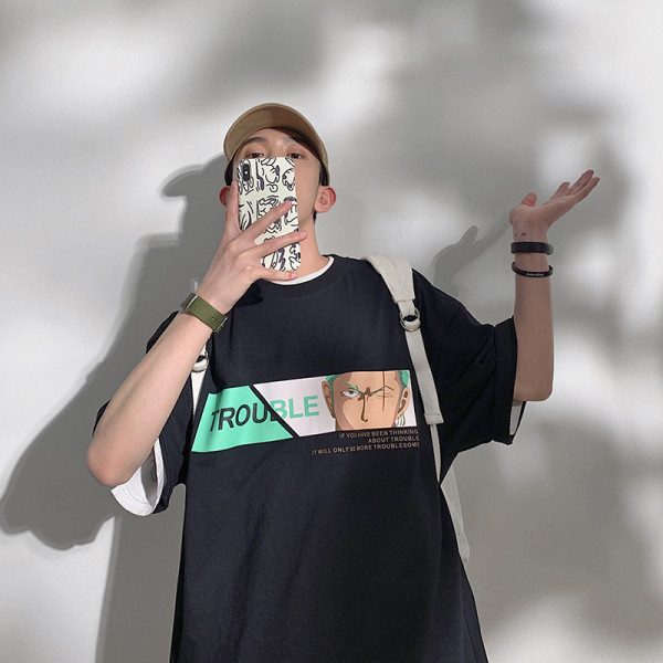 Vīriešu t-krekls ar aplikāciju un īsām piedurknēm - plats modelis