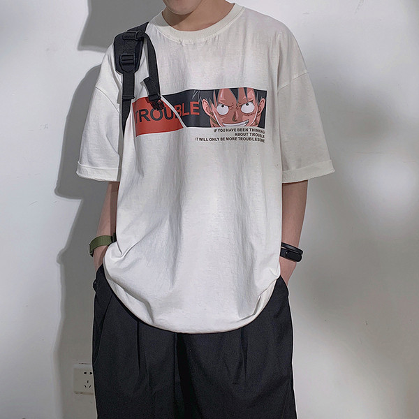 Vīriešu t-krekls ar aplikāciju un īsām piedurknēm - plats modelis