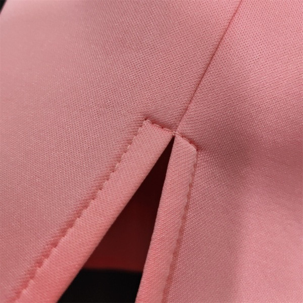 Eleganta sieviešu kleita ar špica kakla izgriezumu un 3D elementu - Slim modelis