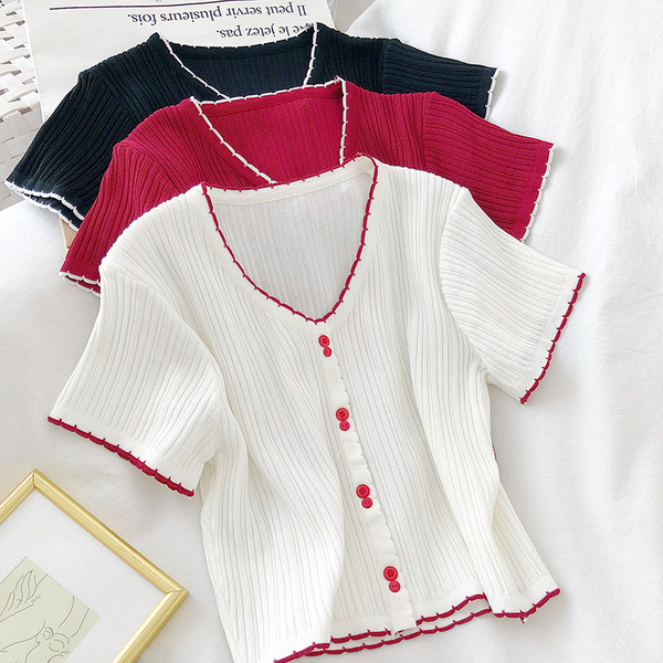 Καθημερινή γυναικεία μπλούζα με V-λαιμόκοψη και κουμπιά