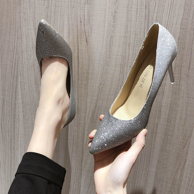 Γυναικλεία παπούτσια με ψηλά τακούνια με γυαλιστερά σωματίδια - μυτερό μοντέλο
