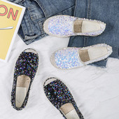 Jauns pavasara sieviešu mokasīnu modelis ar plakanu zoli un fliteriem