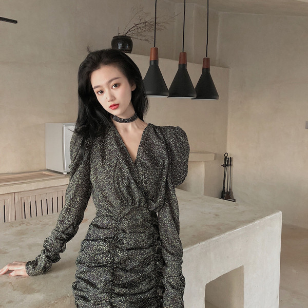 Γυναικείο φόρεμα με μακριά μανίκια και V-neck