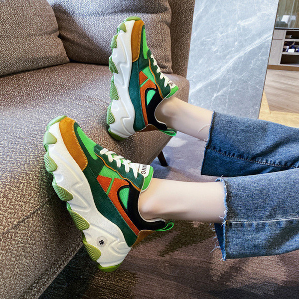 Νέο μοντέλο χρωματιστά γυναικεία παπούτσια με κορδόνια και ψηλή σόλα