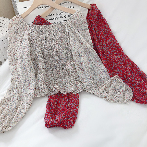 Tavaszi női blúz virágmintával és szögletes nyakkivágással