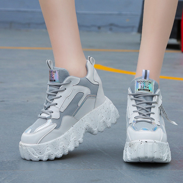 Γυναικεία μοντέρνα έκο δερμάτινα αθλητικά παπούτσια σε πλατφόρμα 5 εκ