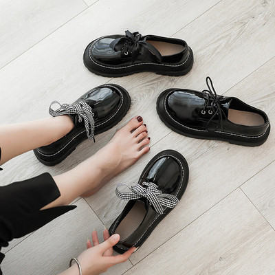 Καθημερινά γυναικεία παπούτσια λουστρίνι με ίσια σόλα - δύο μοντέλα σε μαύρο χρώμα