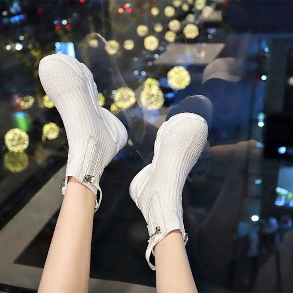 Αθλητικά γυναικεία παπούτσια σε στυλ κάλτσα με σκληρή σόλα