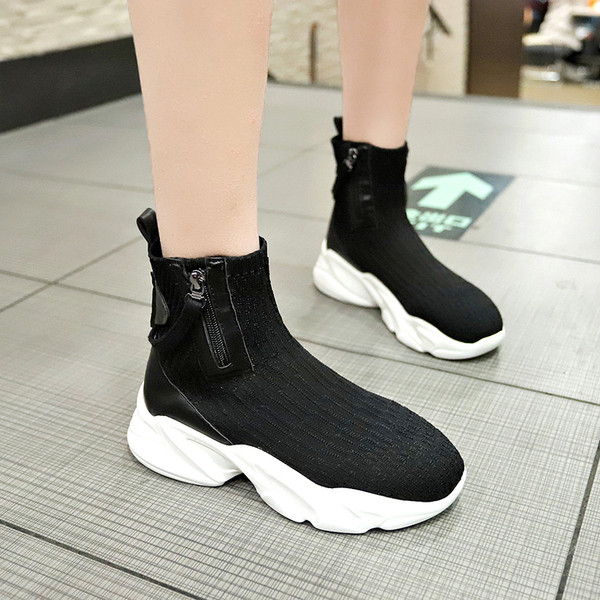 Αθλητικά γυναικεία παπούτσια σε στυλ κάλτσα με σκληρή σόλα