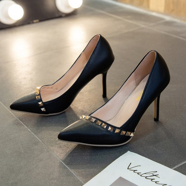 Κομψά γυναικεία παπούτσια με τακούνια 8cm και μεταλλικά τρουξ