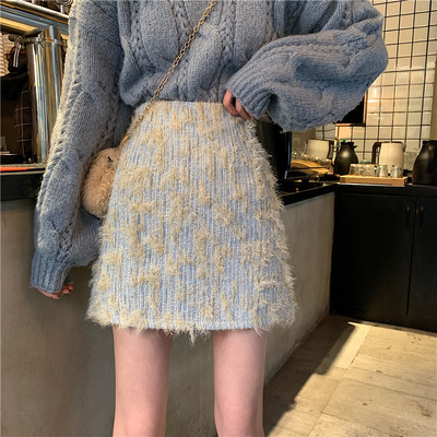 Moderni sieviešu svārki ar A līniju un pušķiem