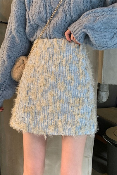 Moderni sieviešu svārki ar A līniju un pušķiem