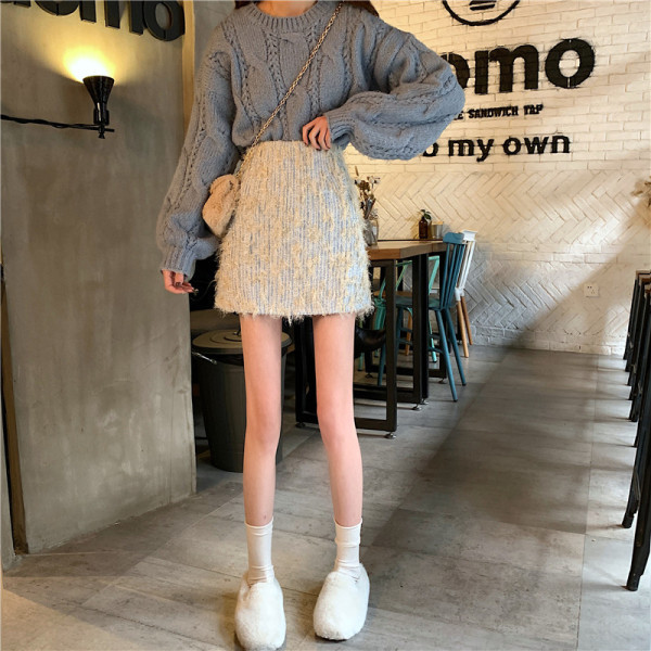 Moderni sieviešu svārki ar A līniju un pušķiem