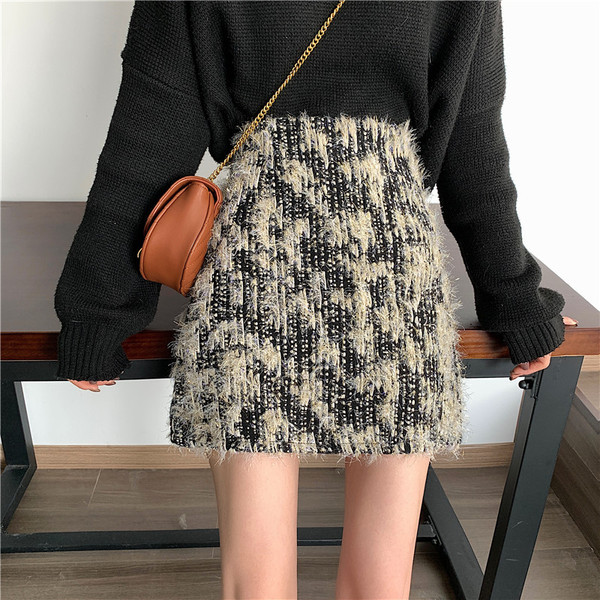 Moderni sieviešu svārki ar A līniju un pušķiem