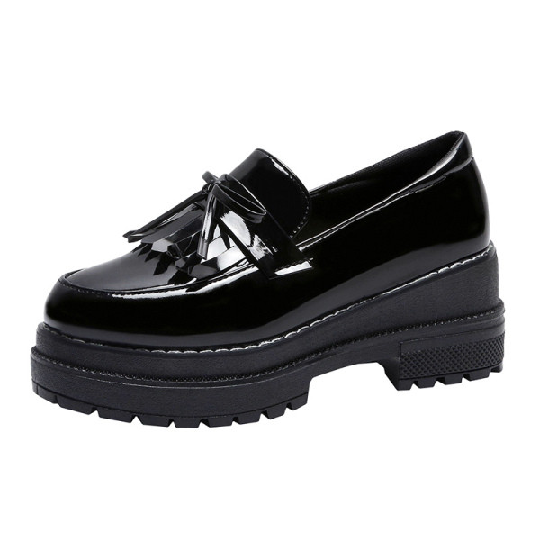 Moderne ženske casual lakirane cipele s visokim potplatom u crnoj boji