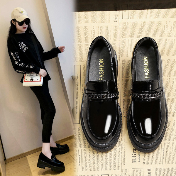 Moderne ženske casual lakirane cipele s visokim potplatom u crnoj boji