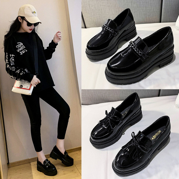 Moderne ženske casual lakirane cipele s visokim potplatom u crnoj boji