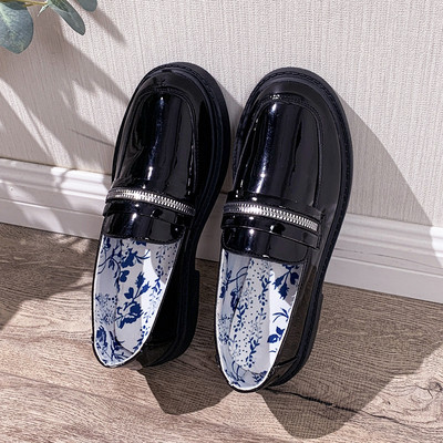 Καθημερινά γυναικεία παπούτσια λουστρίν με ίσια σόλα