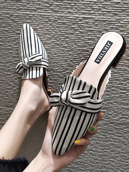 Svītrainu sieviešu čību smails modelis ar lenti un plakanu zoli