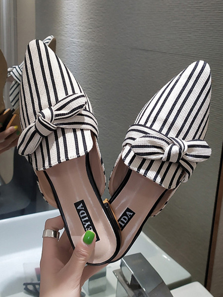 Svītrainu sieviešu čību smails modelis ar lenti un plakanu zoli