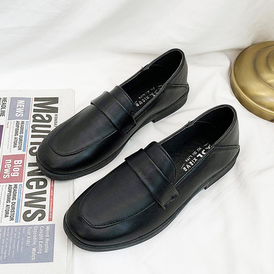 Καθημερινά γυναικεία παπούτσια σε μαύρο χρώμα με ίσια σόλα - δύο μοντέλα