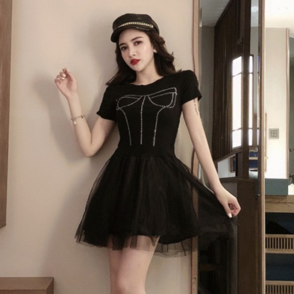 Must naiste kleit kivide ja tülliga