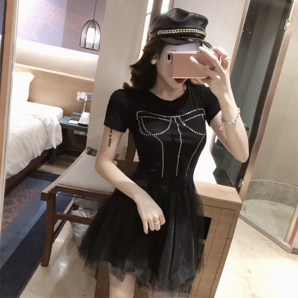 Must naiste kleit kivide ja tülliga