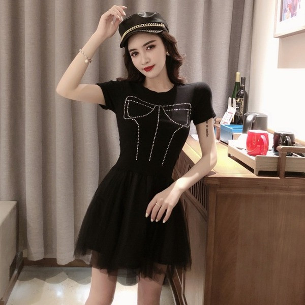 Must naiste kleit kivide ja tülliga