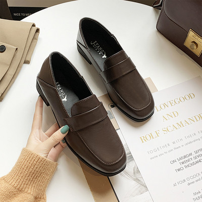 Γυναικεία παπούτσια από οικολογικό δέρμα με χαμηλό τακούνι