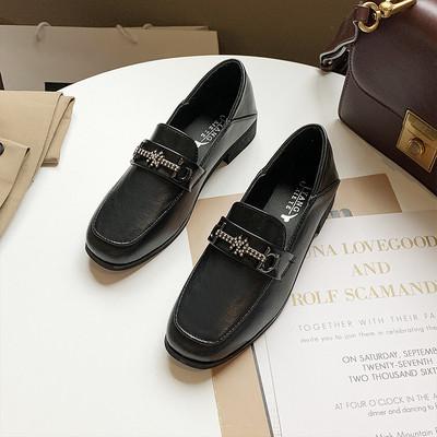 Γυναικεία παπούτσια από οικολογικό δέρμα με χαμηλό τακούνι