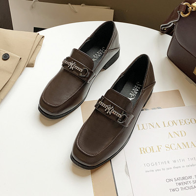 Γυναικεία παπούτσια από οικολογικό δέρμα με χαμηλό τακούνι