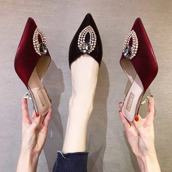 Uus mudel naiste sussid öko seemisnahast teravatipuline, dekoratiivkividega mudel