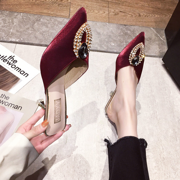 Uus mudel naiste sussid öko seemisnahast teravatipuline, dekoratiivkividega mudel