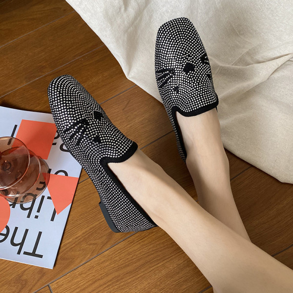 Ikdienas sieviešu pavasara apavi ar plakanu zoli