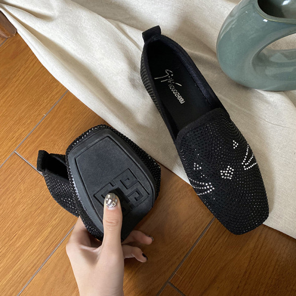 Ikdienas sieviešu pavasara apavi ar plakanu zoli