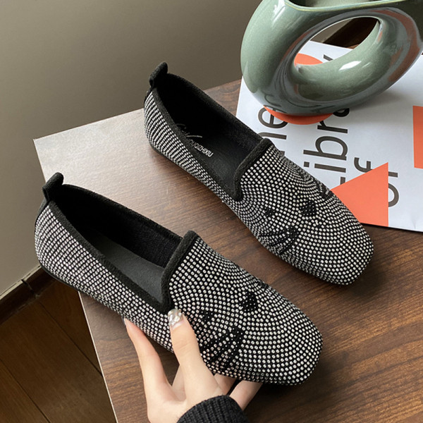 Ikdienas sieviešu pavasara apavi ar plakanu zoli