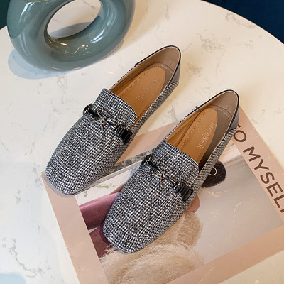 Laisvalaikio moteriški languoti batai su metaliniu elementu